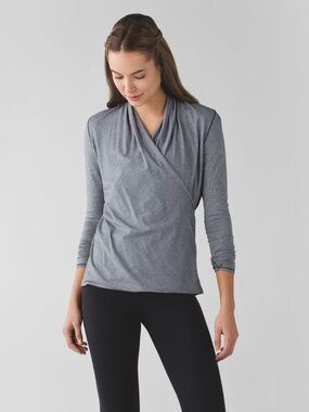 #016 - LULULEMON - RADIANT LONG SLEEVES // PTP - 17 / L - 26